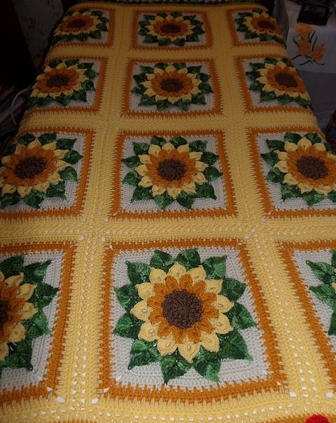 :O 🌻 🌻 how beautiful this sunflower quilt I loved simple and delicate step by step that crochet pattern charm