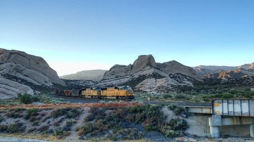 jeff® j3ffr3y copyright©byjeffreytaipale unionpacific diesel locomotive train cajonjunction california desert travel sliderssunday