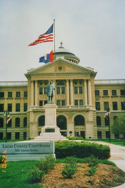 Toledo  Ohio - Lucas County Courthouse and Jail- Historic -  Statue