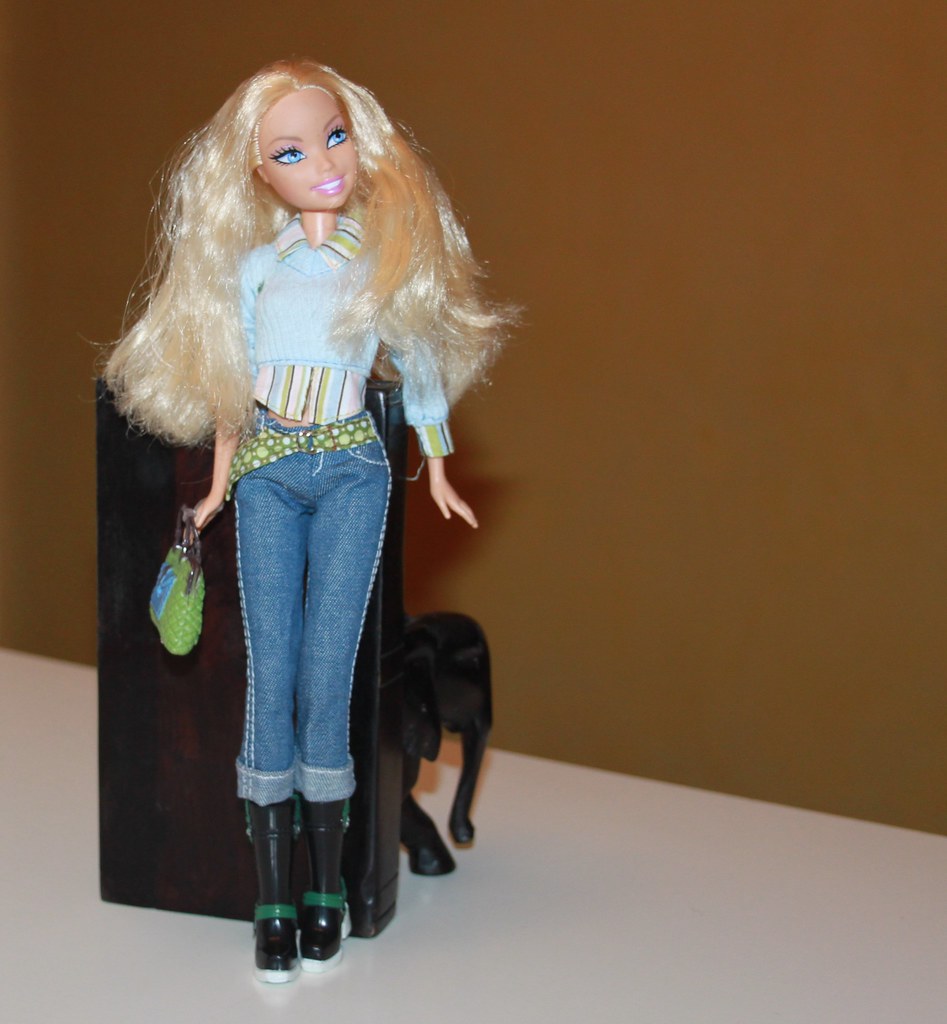 My Scene Feeling Flirty Smiling Barbie Doll in Swappin' St… | Flickr