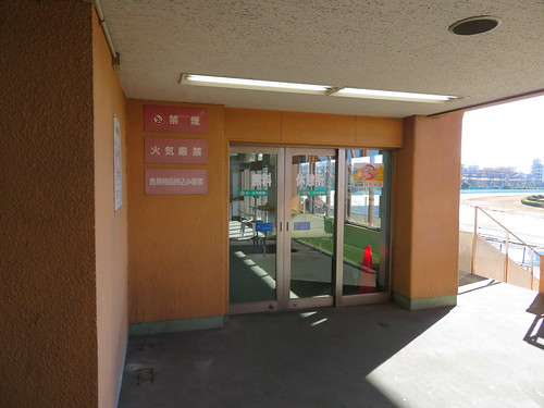 名古屋競馬場の無料休憩所入口