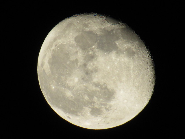 Christmas Eve moon over Milton Keynes #astronomy #miltonkeynes #lunartic #moon #lunar #ChristmasEve #StormHour #thephotohour    #canon #sx530hs #MoonLovers