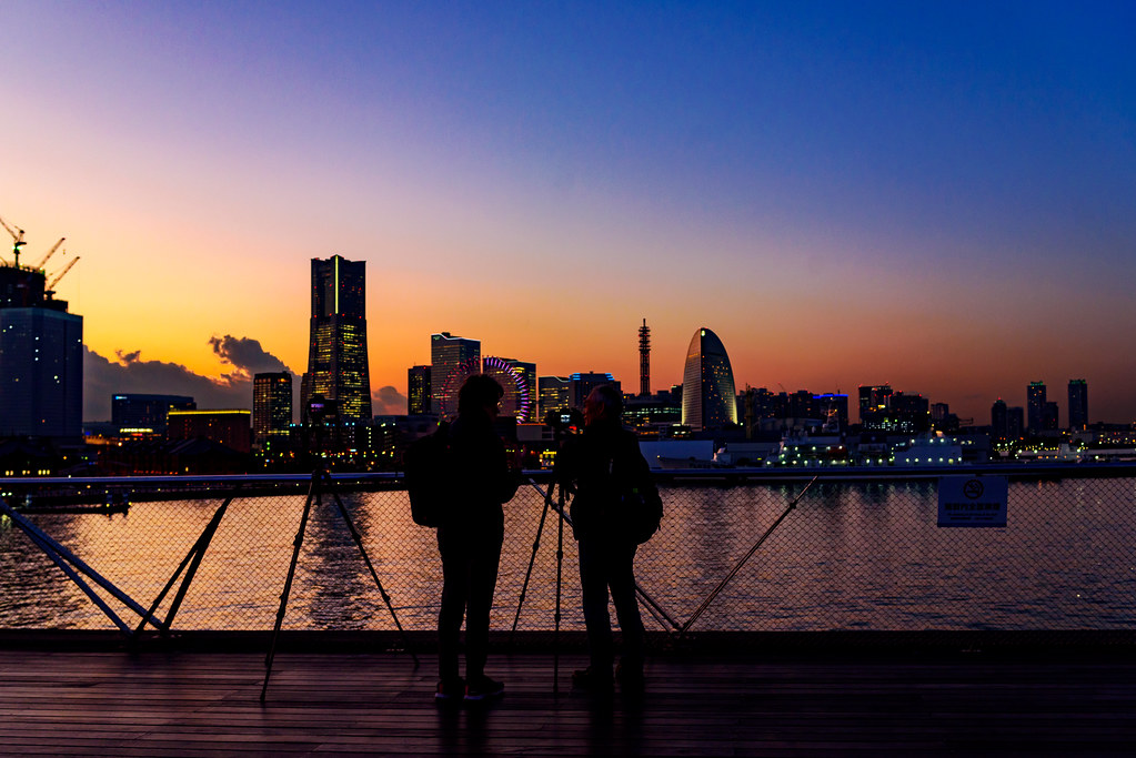 Yokohama Minato Mirai 21 view from a Rooftop of Osanbashi Yokohama at Twilight : 横浜・大さん橋くじらのせなかよりみなとみらい21を展望