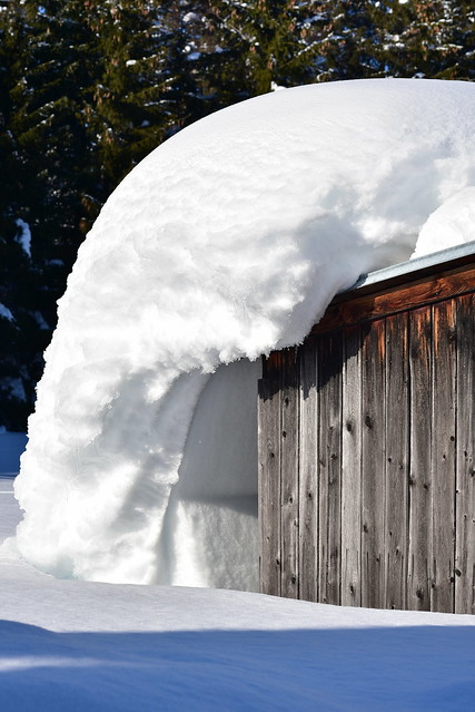 white snow and a hut (c) Bernard Egger :: rumoto images 0519