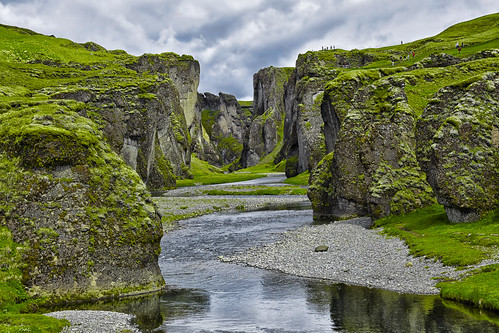 fjaðrárgljúfur iceland island nordic arctic canyon nature landscape green river water grass europe kirkjubæjarklaustur icelandiclandscape 64 travel