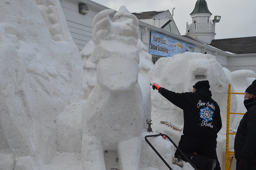 zehnders snowfest frankenmuth michigan mi mich january 2019 ice snow sculptures sculpting statues winter carnival festival cold restaurant chicken travel carving carver