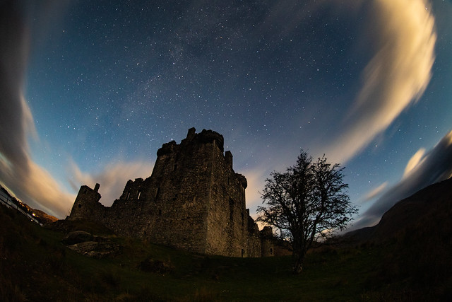 Kilchurn castle at night