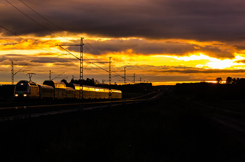 summer electric night train sunrise finland locomotive express vr sr2 finnishrailways pyo274 ic274