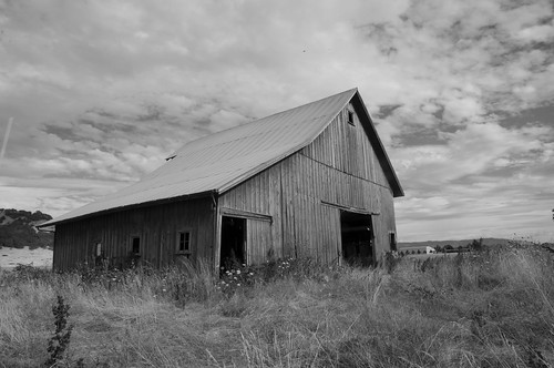 blackandwhite clouds oregon barn rural landscape decay farm ruin ruraldecay linncounty willamettevalley martinjones nikond5000
