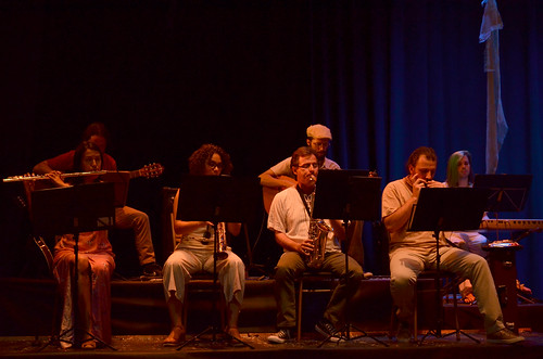 Grupo de MPB da UFPR ensaia no Teatro da Reitoria
