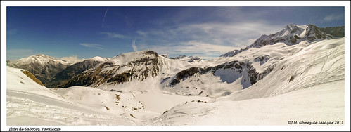 Estampa invernal del ibón de Sabocos. Panticosa. España // Winter print of Sabocos ibón. Panticosa Spain by José María Gómez de Salazar, Ibones de Asnos y Sabocos
Los ibones de Asnos y Sabocos están ubicados en las inmediaciones de la Es