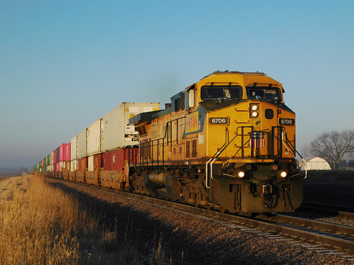 train railfan railroad railfanning trains up unionpacific upgenevasub up6706 cnw chicagoandnorthwestern nachusa nachusail nachusaillinois