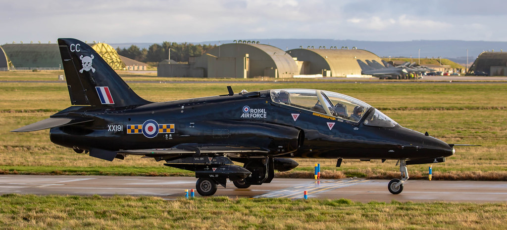 RAF Hawk T1 | RAF 100 Squadron Hawk T1 taxiing to runway 05 … | Flickr