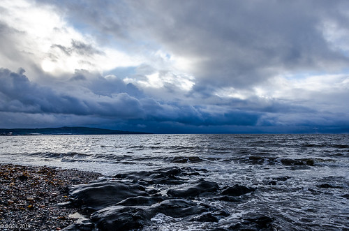 lightroomcc nikond7000 bgdl landscape odc nikkor18105mm3556g seascape prestwick beach rocks firthofclyde clouds weather sky