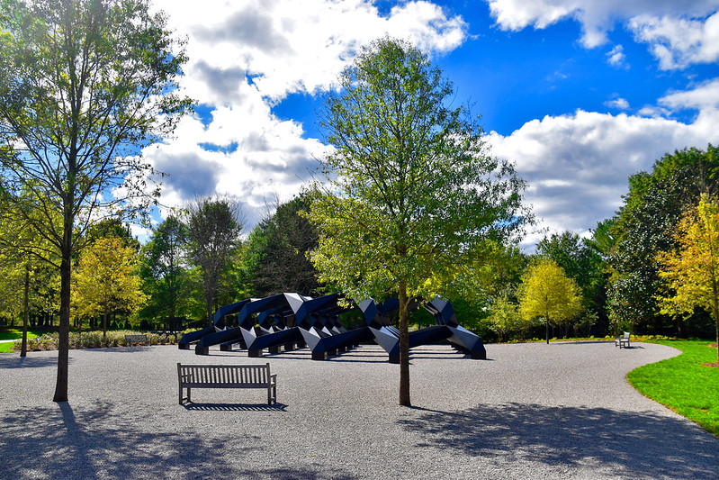 Benches and Ton Smith's 'Smug' (1973/2004) -- Glenstone Museum Potomac (MD) October 2018