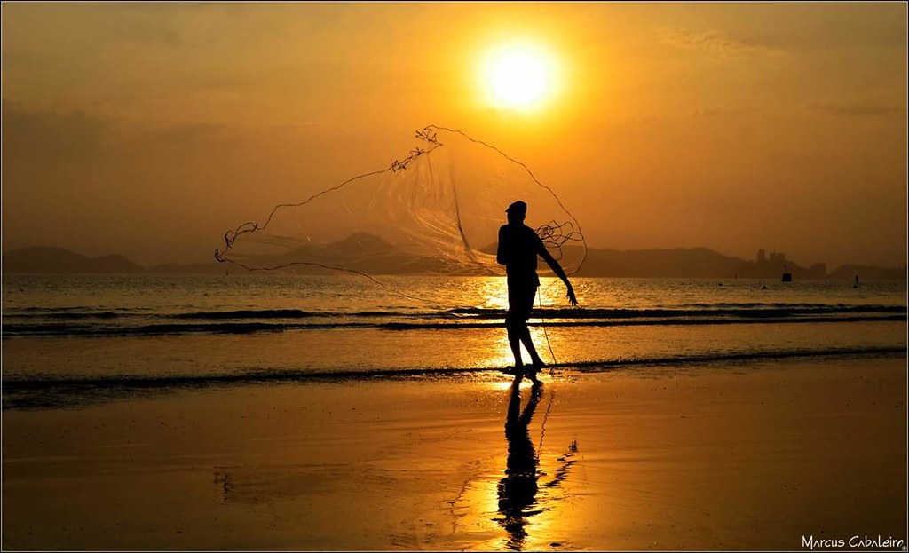 Pescador de Ilusões Foto Marcus Cabaleiro Site: https://marcuscabaleirophoto.wixsite.com/photos Blog: http://marcuscabaleiro.blogspot.com.br/              IIOIIOIIOIIOIIOIIOIIOII #marcuscabaleiro #santos #brasil #pontadapraia #praia   #fotografia #pordoso
