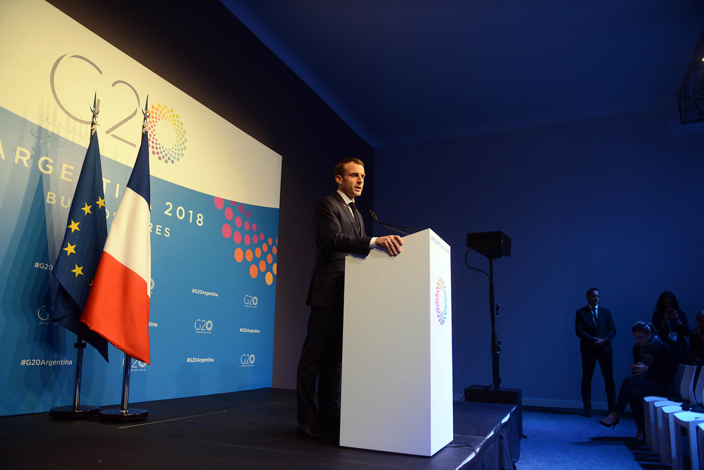 Macron ouvre le Mondial de l'Auto à Paris pour défendre l'industrie européenne