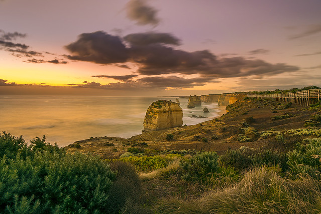 12 Apostles - the beauty of the setting sun accompanied by the depth of the landscape