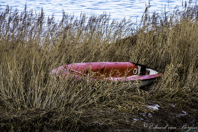 Washed up icy boat. (Lek river)