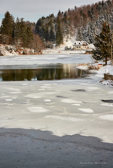Smrznuto jezerce u Mrzloj Vodici