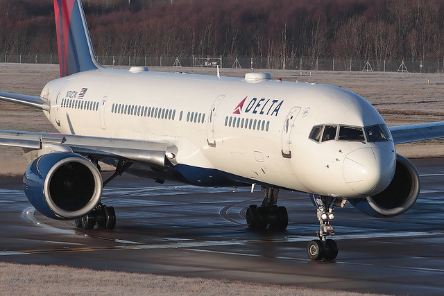 Boeing 757-2Q8 N702TW Delta Airlines