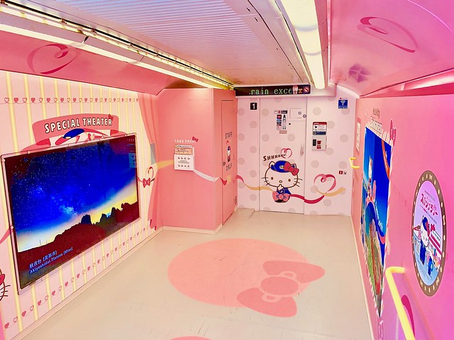 Hello Kitty Shinkansen, Japan