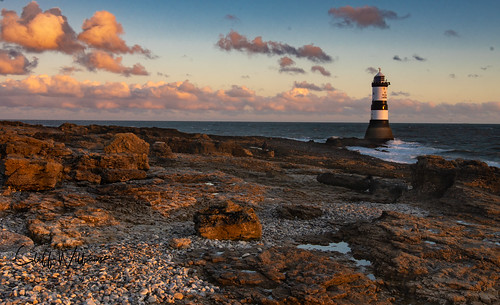 wal wales seascape anglesey lighthouse penmon sunrise goldenhour beach shoreline photoraph cliffwilliams sonya77m2 sigma1835mmdtf18artlens