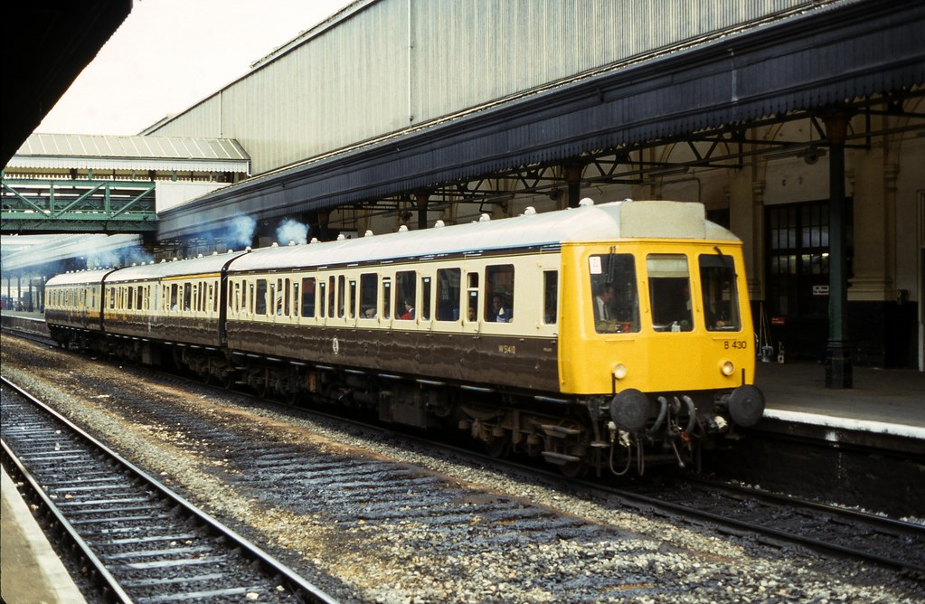 Class 117 DMU @ Exeter St Davids, 08/08/1985 [slide 8556]