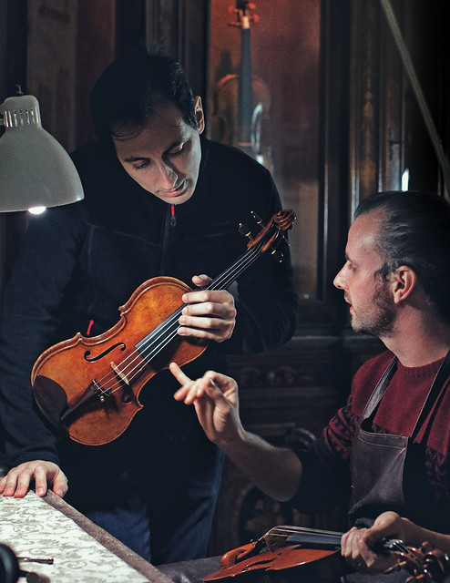Violin player and violin maker