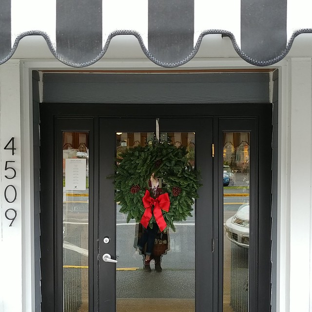 #giftshop #shopping #carnation #wreath #wool #yarn #awning #storefront