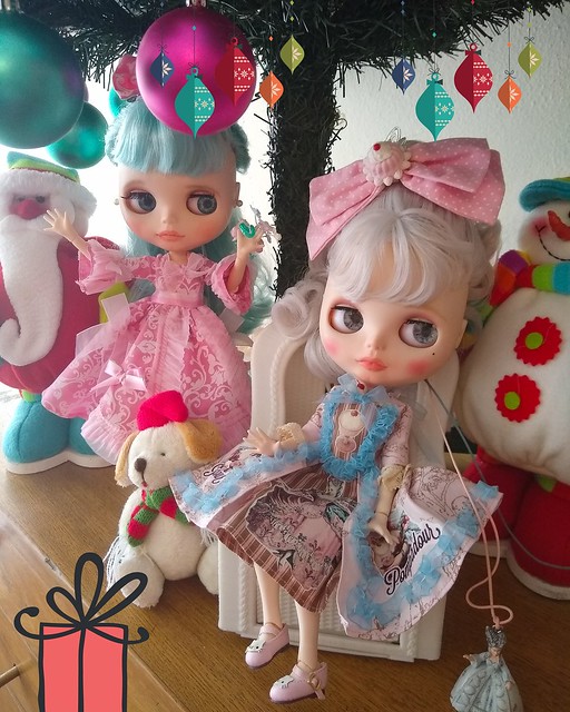 Antoinette and Manon 💐🎀🎄