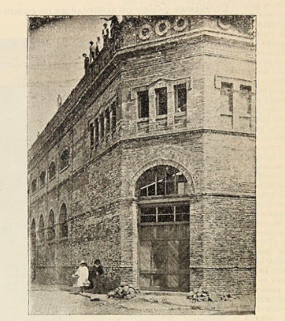 obras de construcción para el American Cinema en calle San Carlos  con Arturo Prat, luego se llamaría calle Alonso Ovalle.