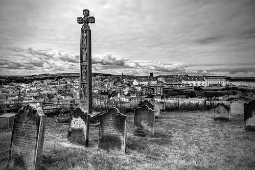 cædmonscross cross monument graveyard cemetary gravestones whitby town landscape blackwhite blackandwhite bw canoneos40d yorkshire nothyorkshire england englandseastcoast sacral spiritual