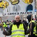 Série « les gilets jaunes » 2 - l’homme à la pancarte « La bande à Macron ! » #giletsjaunes #manifestation #avenuedefriedland #paris #manifestant / jennifersampieri.gallery