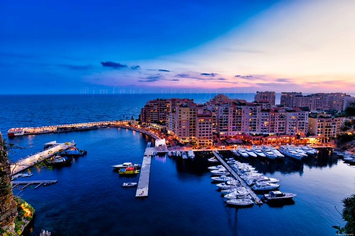 monaco-port-sunset-3D0A4184-3 by jmlpyt, Le port Hercule de Monaco est une baie naturelle située au pied du rocher ancestral des Princes de M