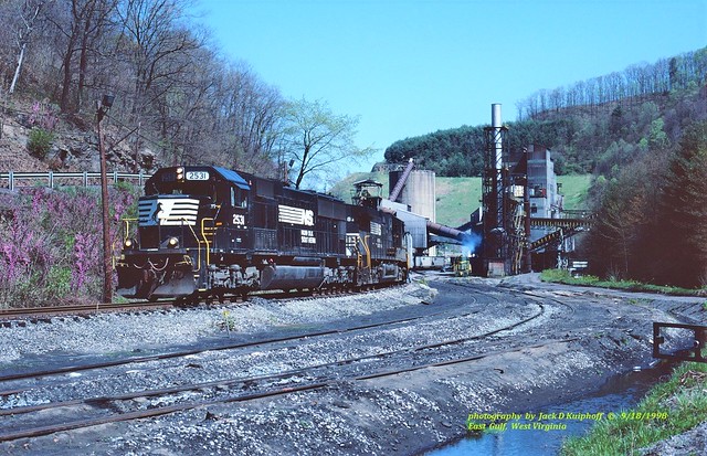NS 2531, U93, Stone Coal Shifter, East Gulf, WV. 4-23-2003
