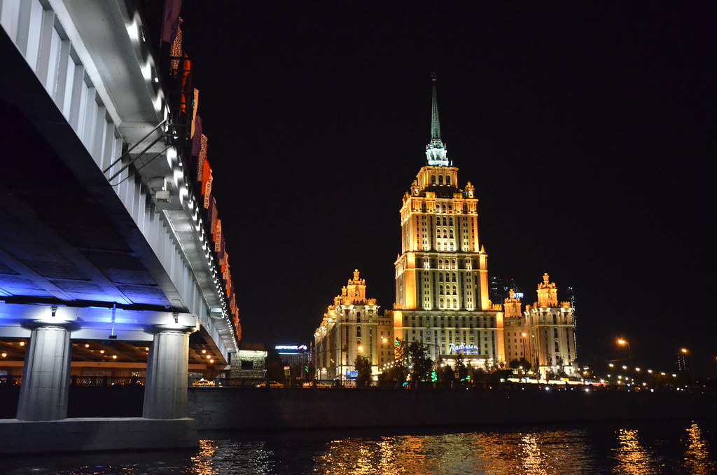 Novoarbatsky most, Radisson Royal Hotel