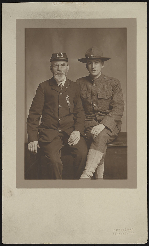 [Unidentified Civil War veteran and unidentified World War I soldier] (LOC)