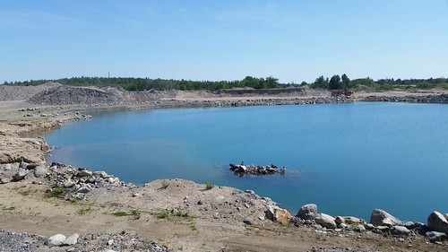 lake canada water sand eau quebec sable lac paysage machinerie sablière agrégat sainttélesphore
