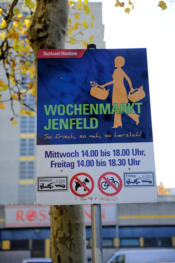 1505  Hinweisschild vom Bezirksamt Wandsbek auf dem Wochenmarkt in Hamburg Jenfeld, Bei den Höfen.