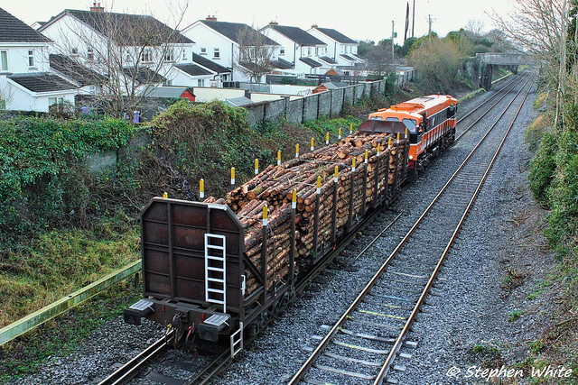 Retro 073 shunts Timber wagon @ Old Road, Kildare