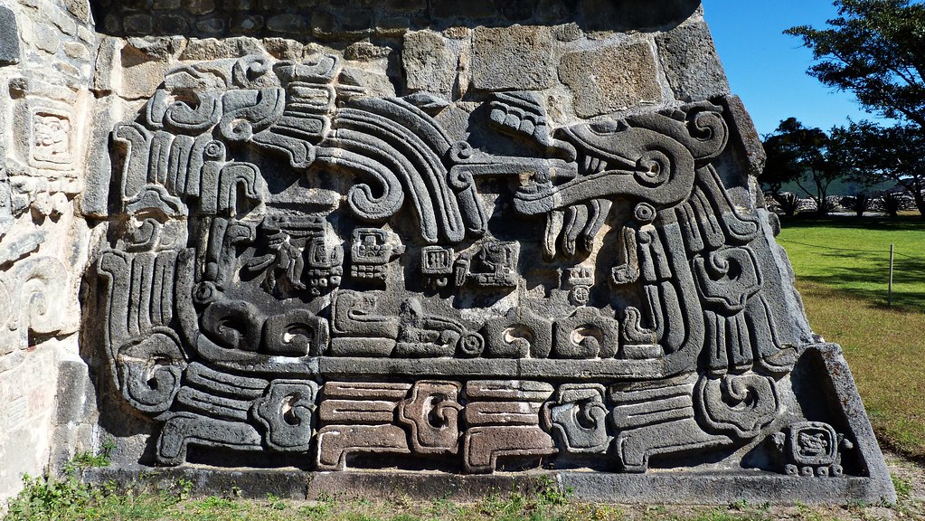 Quetzalcóatl, Pirámide de la Serpiente Emplumada. Xochical… | Flickr
