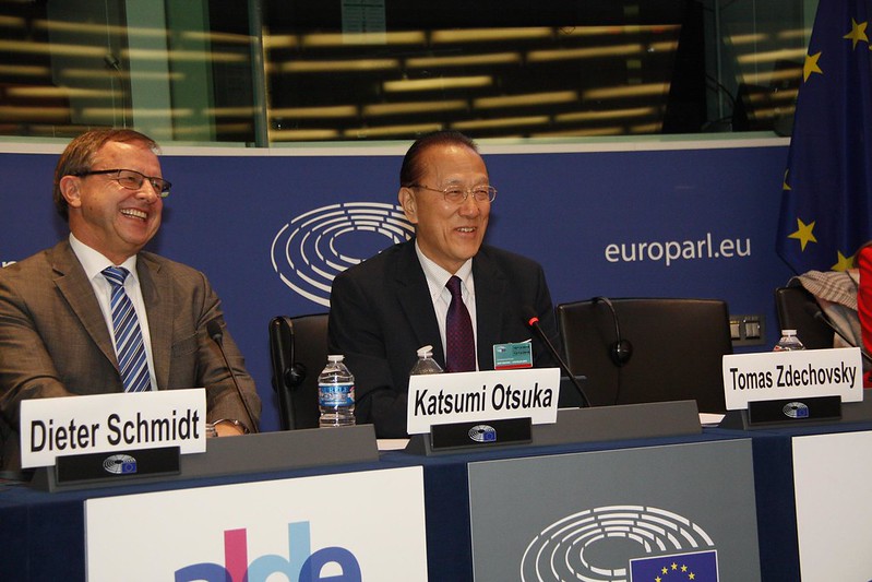 5

Dr. Dieter Schmidt, responsable régional de la FPU pour l'Europe centrale, et Dr. Katsumi Otsuka, président de la FPU pour l'Europe et le Moyen Orient.