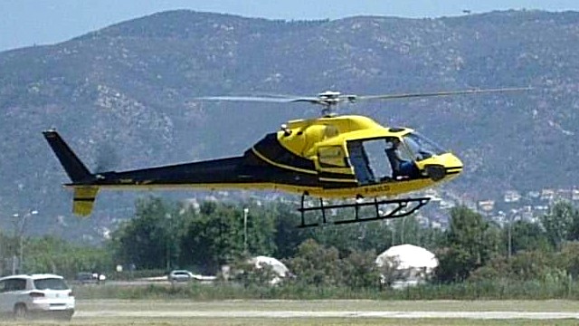 Eurocopter Ecureuil 2 en el aerodromo de Empuriabrava