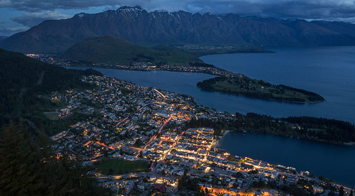 pentax k1 smcpentaxfa31mmf18limited dusk bluehour night lights queenstown lakewakatipu remarkables newzealand gondolaterminal