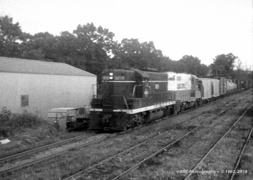 railroads trains illinoiscentral ic locomotive emd gp9 gruber amboydistrict dixon illinois