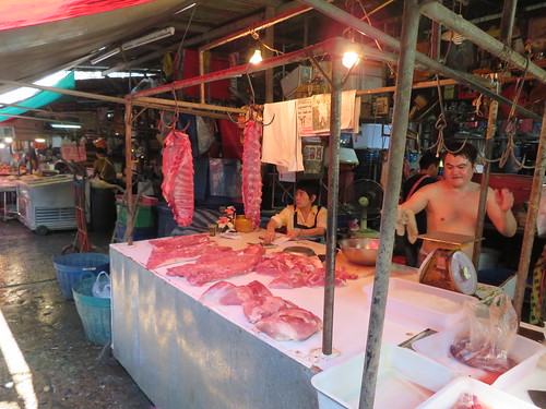 バンコクのクロントゥーイ市場