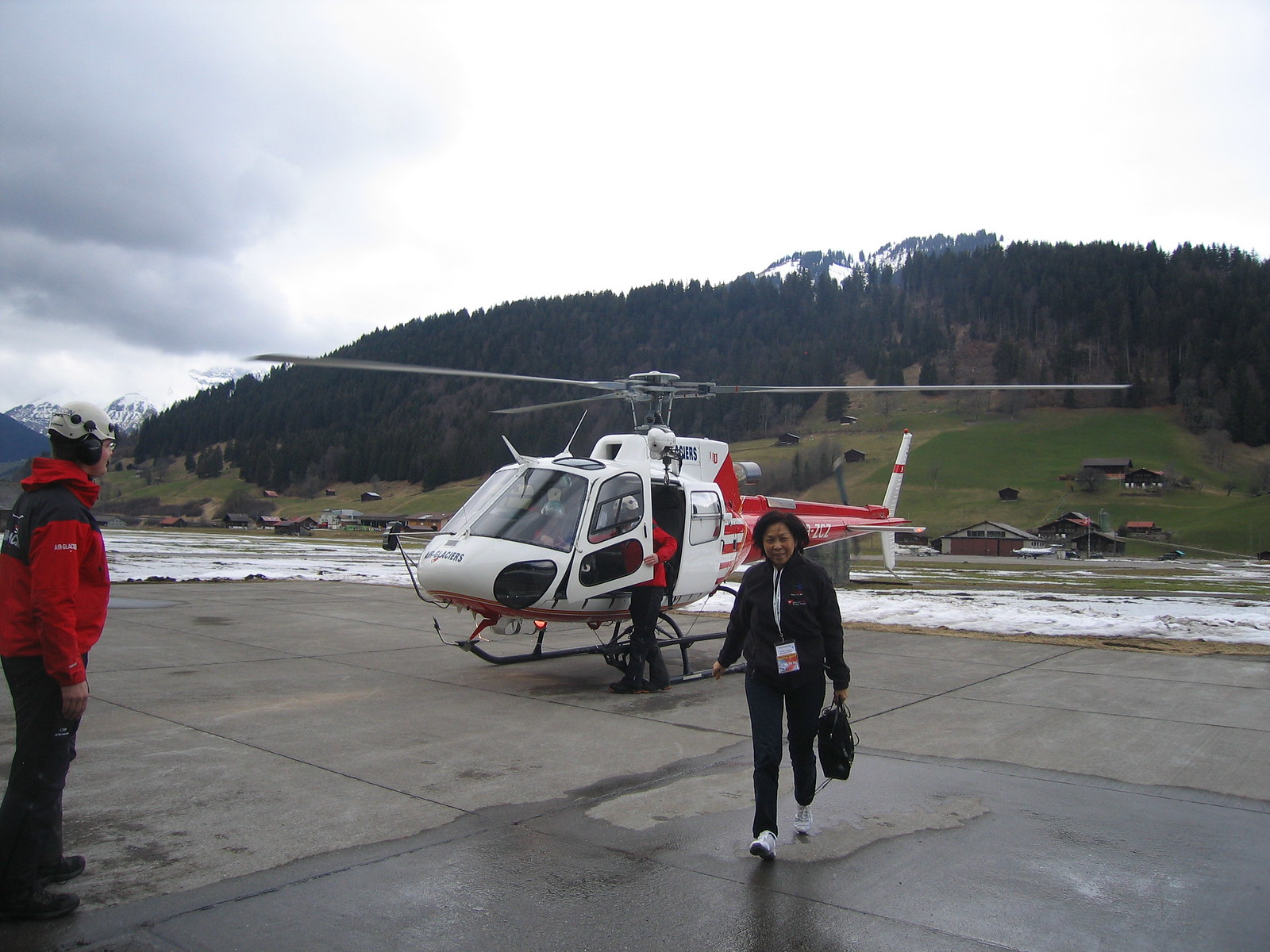 1 Helicopter arrival Saanen