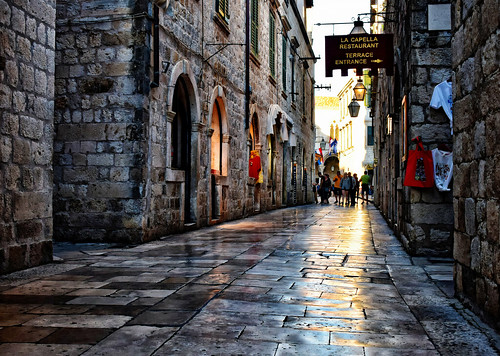 streets roads buildings architecture stones cobblestones stonehouses light lightreflections pavementreflections sunset evening shops people dubrovnik croatia balkans travel