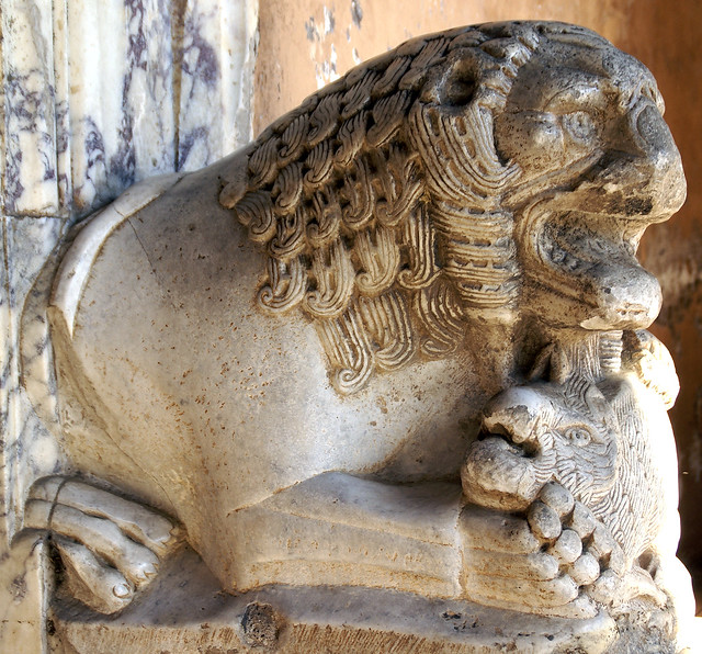 Rom, San Lorenzo fuori le Mura, Löwe im Portikus (Lion in the portico)